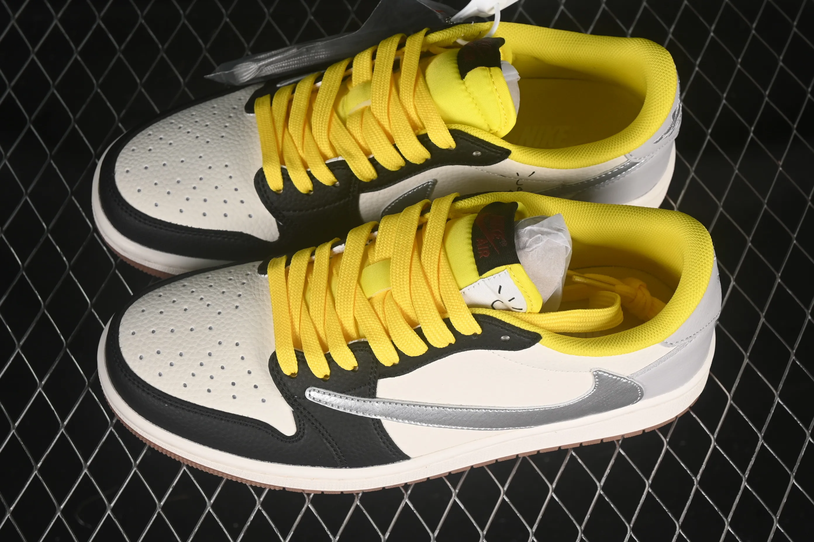 All categories Air Jordan Jordan series basketball shoes Air Jordan 1 Low High-end customized low-top sneakers Travis Scott x Fragment Design x Air Jordan 1 Low OG SP AJ1 joint model low-top cultural casual sneakers DN6901-095